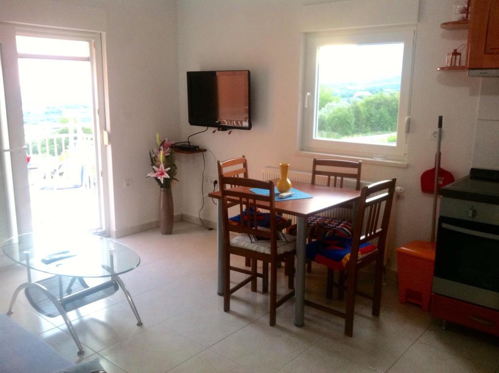 Apartments And Rooms Niki 2 Kastela Phòng bức ảnh
